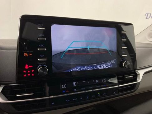 Used 2024 Toyota Sienna XLE image 25