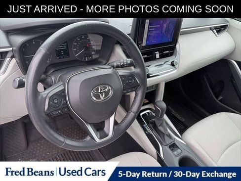 Used 2023 Toyota Corolla Cross LE image 11