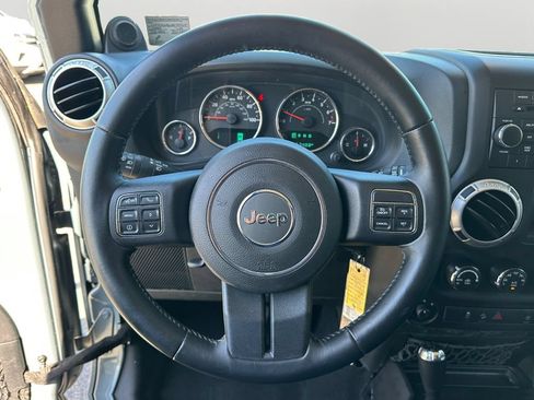 Used 2014 Jeep Wrangler Unlimited Rubicon w/ Connectivity Group AWD/4WD image 16