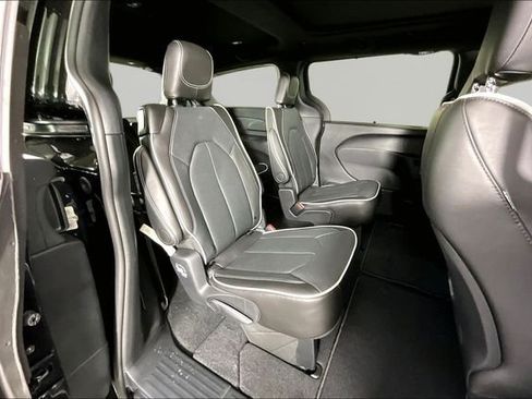 New 2027 Chrysler Pacifica Limited w/ S Appearance Package AWD/4WD image 11