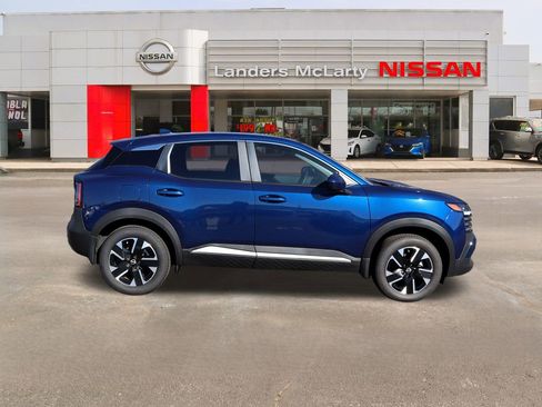 New 2025 Nissan Kicks SV image 2