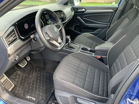 Used 2024 Volkswagen Jetta Sport image 10