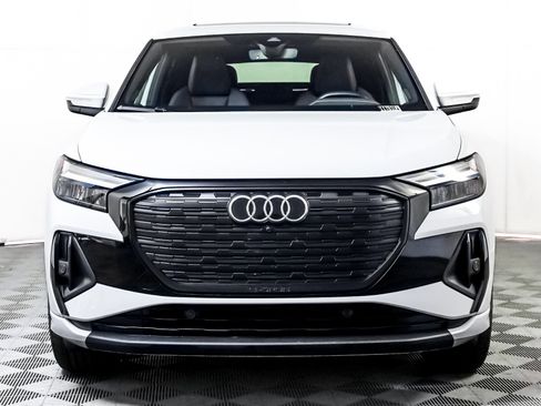 Used 2024 Audi Q4 e-tron Premium Plus image 9