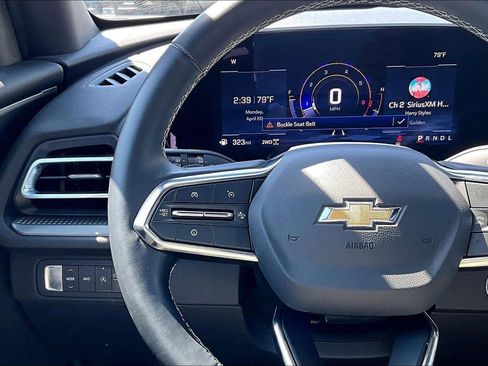 Used 2025 Chevrolet Traverse LT AWD/4WD image 19