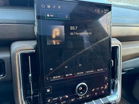 Certified 2025 GMC Yukon Denali Ultimate w/ LPO, Floor Liner Package image 17