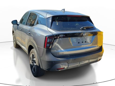 Used 2025 Nissan Kicks SV image 4