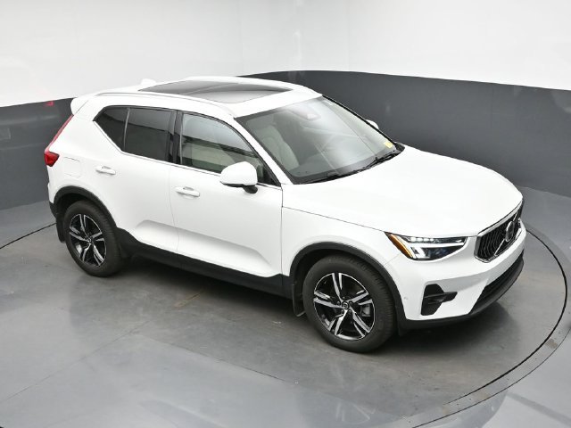 Used 2023 Volvo XC40 B5 Plus w/ Driver Assist Package AWD/4WD image 18