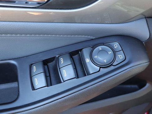 Used 2018 Chevrolet Traverse LT FWD image 13