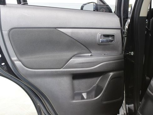 Used 2017 Mitsubishi Outlander ES FWD image 23