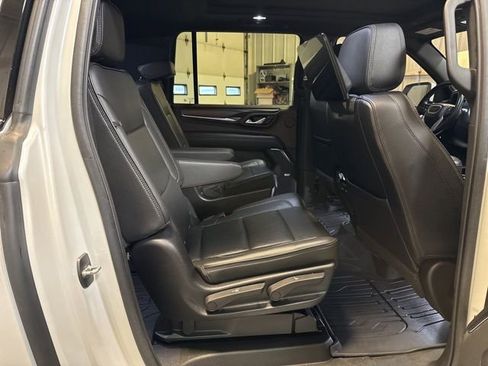 Used 2022 GMC Yukon XL Denali w/ Denali Premium Package AWD/4WD image 26