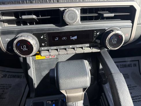 Used 2025 Toyota 4Runner Platinum AWD/4WD image 29