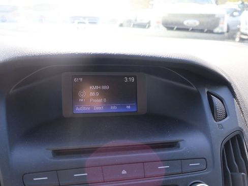 Used 2015 Ford Focus SE image 12