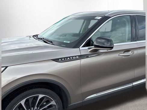 Used 2020 Lincoln Aviator Reserve w/ Equipment Group 202A image 9