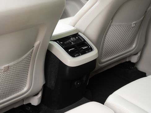 Used 2022 Volvo XC90 T5 Momentum w/ Climate Package image 25