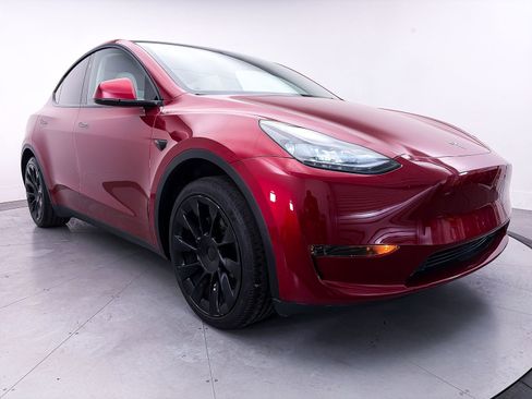 Used 2024 Tesla Model Y 2WD image 10