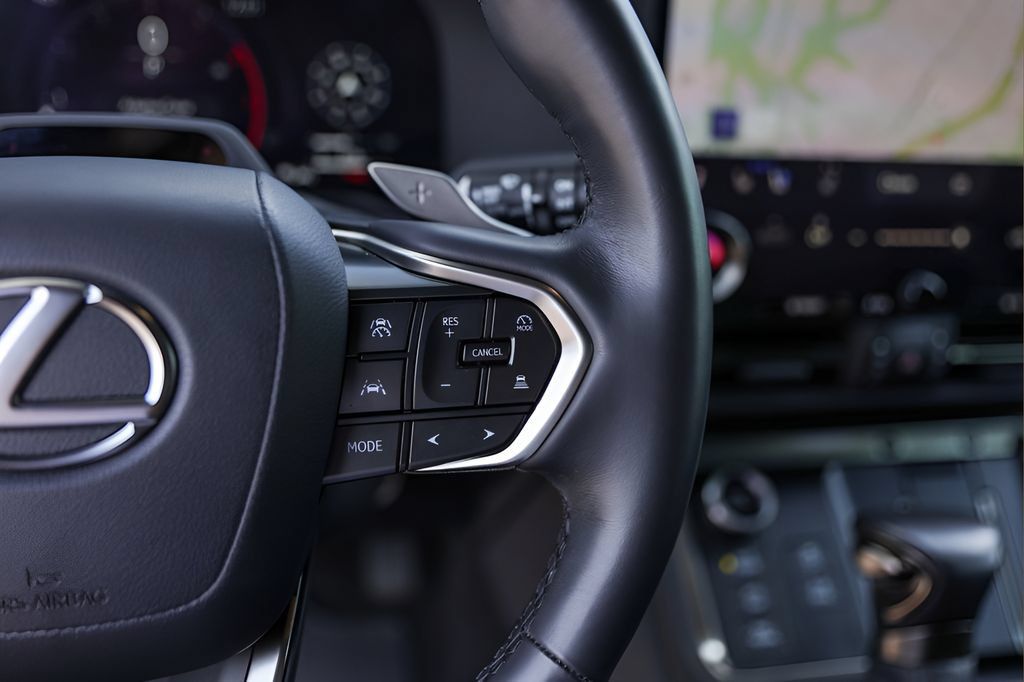 Used 2024 Lexus GX 550 AWD/4WD image 13