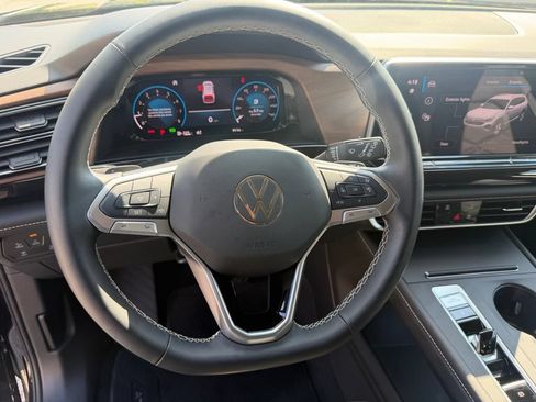 Used 2026 Volkswagen Atlas SE FWD image 15