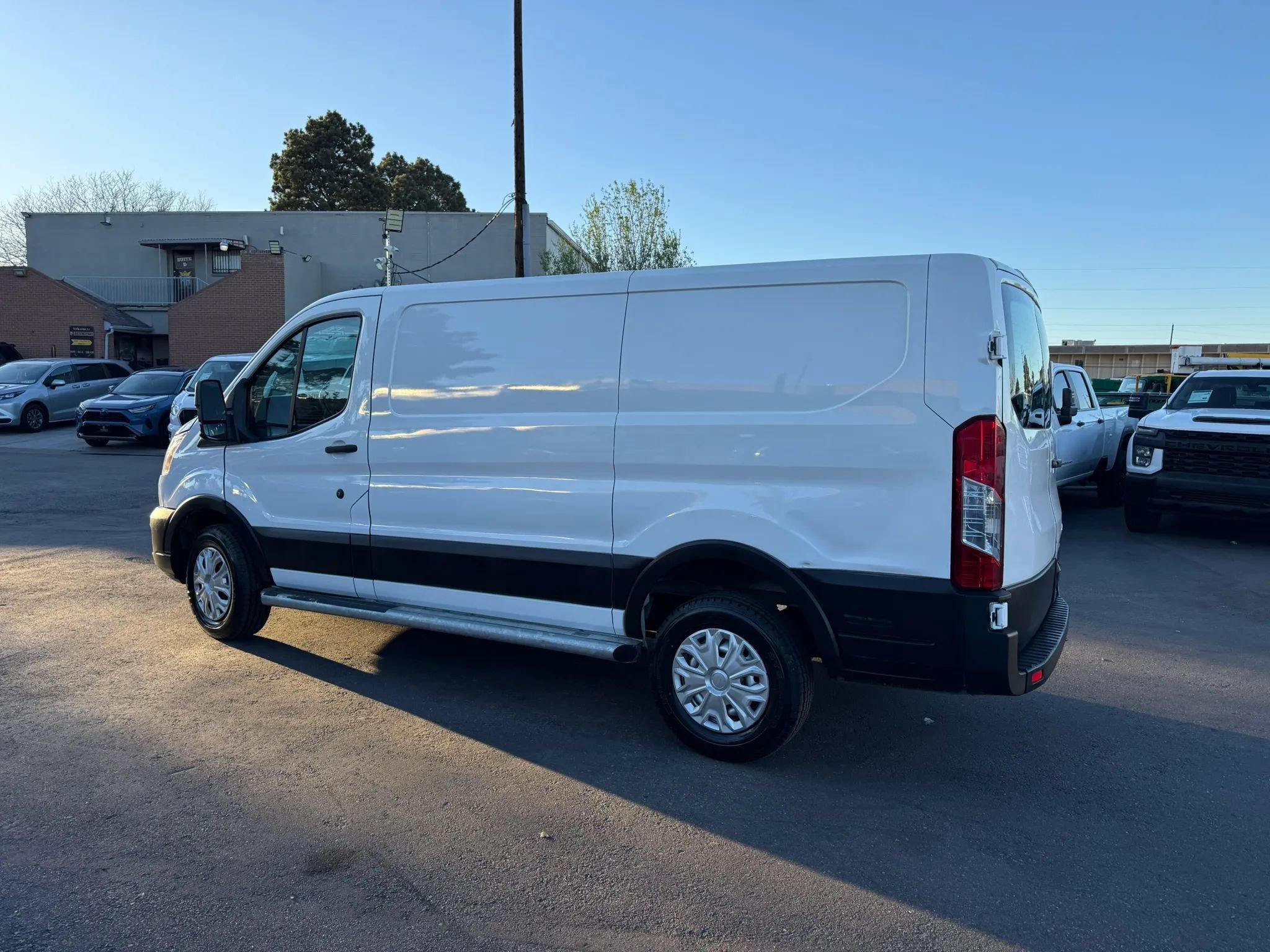 Used 2021 Ford Transit 250 Low Roof w/ Exterior Upgrade Package RWD image 4