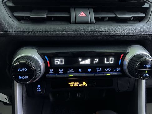Used 2019 Toyota RAV4 LE AWD/4WD image 23