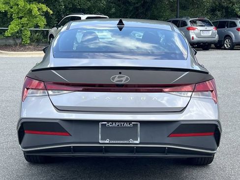Certified 2025 Hyundai Elantra Sport FWD image 12