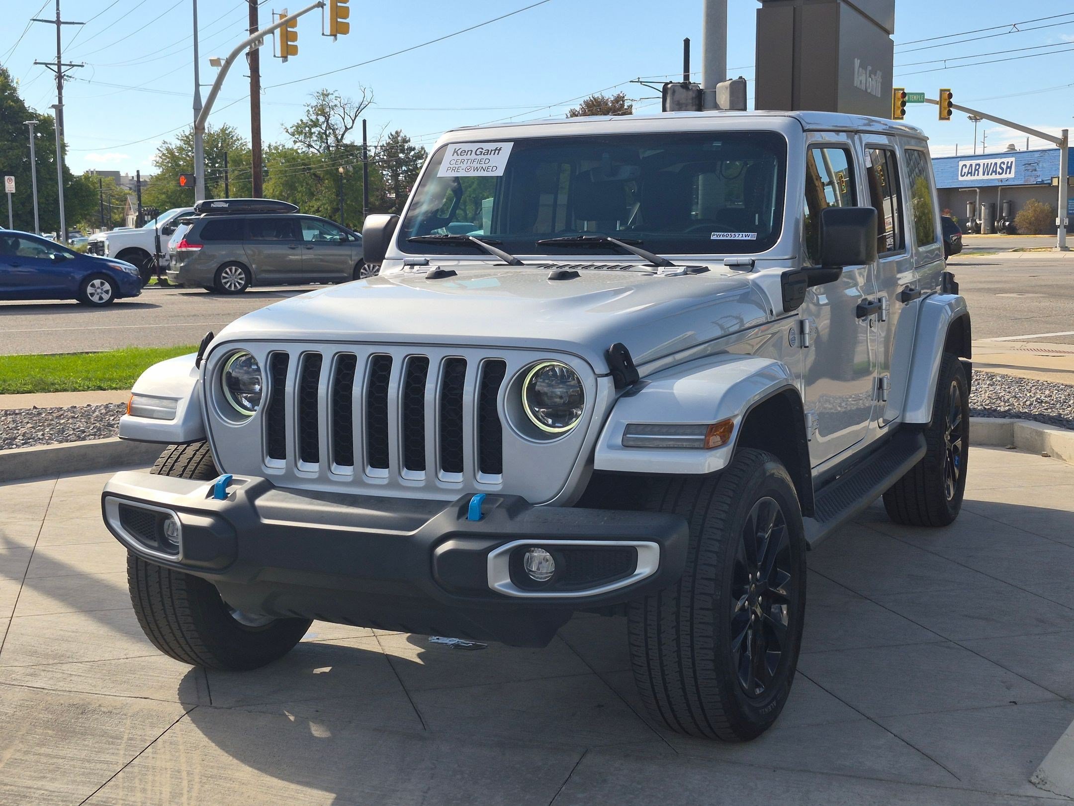 Used 2023 Jeep Wrangler Unlimited Sahara w/ Cold Weather Group AWD/4WD image 10