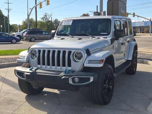 Used 2023 Jeep Wrangler Unlimited Sahara w/ Cold Weather Group AWD/4WD image 10