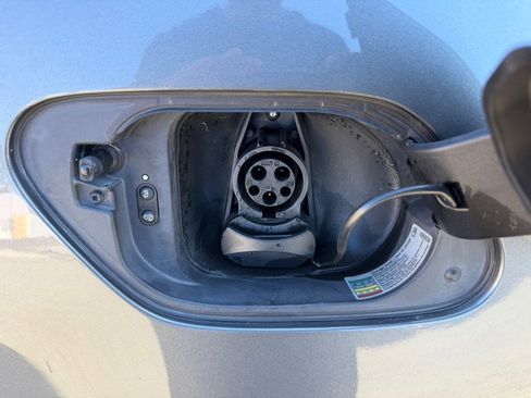 Used 2019 Volkswagen e-Golf SE image 46