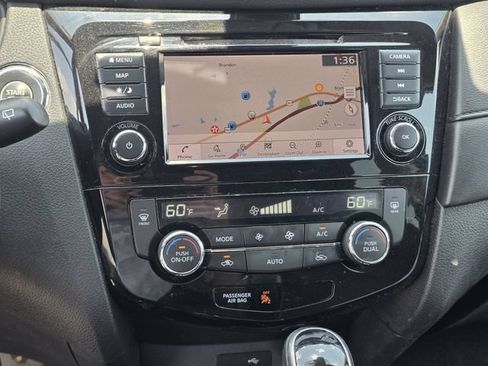 Used 2019 Nissan Rogue SV w/ Premium Package FWD image 5