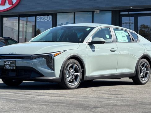 New 2026 Kia K4 LXS image 8