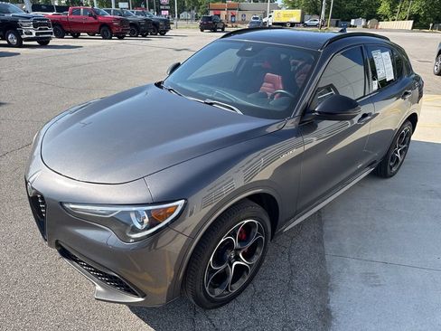 Used 2022 Alfa Romeo Stelvio Veloce AWD/4WD image 9