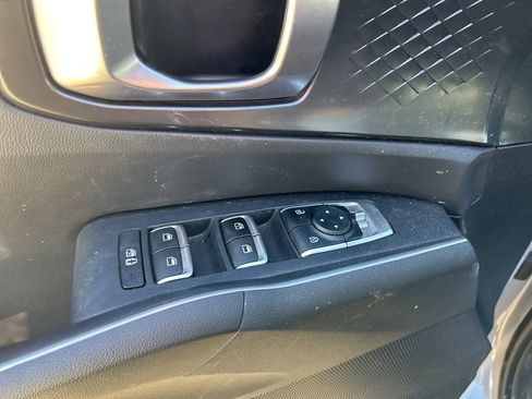 Used 2024 Kia Sorento S w/ Panoramic Sunroof Package image 9