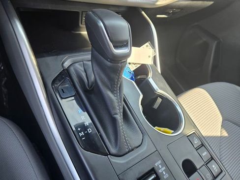 Used 2023 Toyota Highlander LE image 18