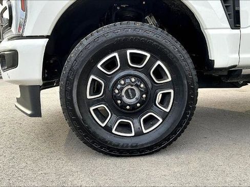 Certified 2025 Ford F350 Platinum w/ FX4 Off-Road Package AWD/4WD image 8