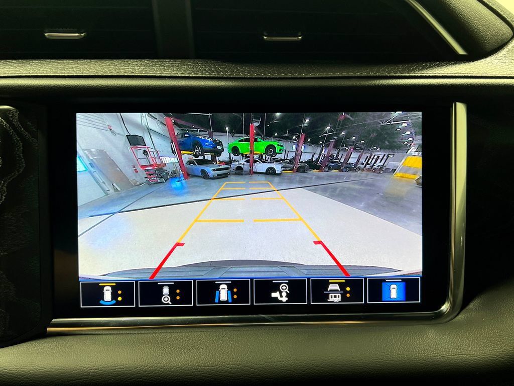 Used 2021 GMC Yukon Denali w/ Denali Premium Package AWD/4WD image 11