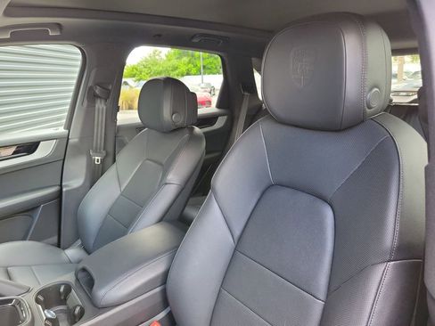 Certified 2025 Porsche Cayenne AWD/4WD image 5