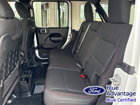 Used 2022 Jeep Wrangler Unlimited Rubicon w/ Cold Weather Group image 38