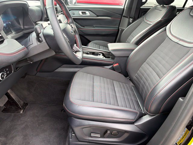 Used 2025 Ford Explorer ST-Line w/ Premium Package RWD image 9