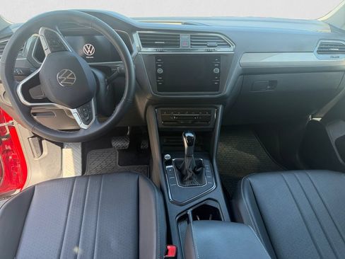 Certified 2022 Volkswagen Tiguan SE FWD image 11