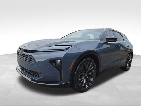 Used 2025 Toyota Crown Signia image 3