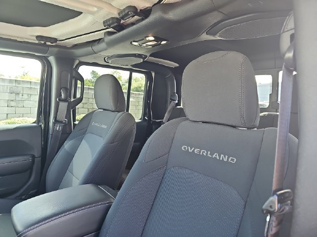 Used 2023 Jeep Gladiator Overland AWD/4WD image 16