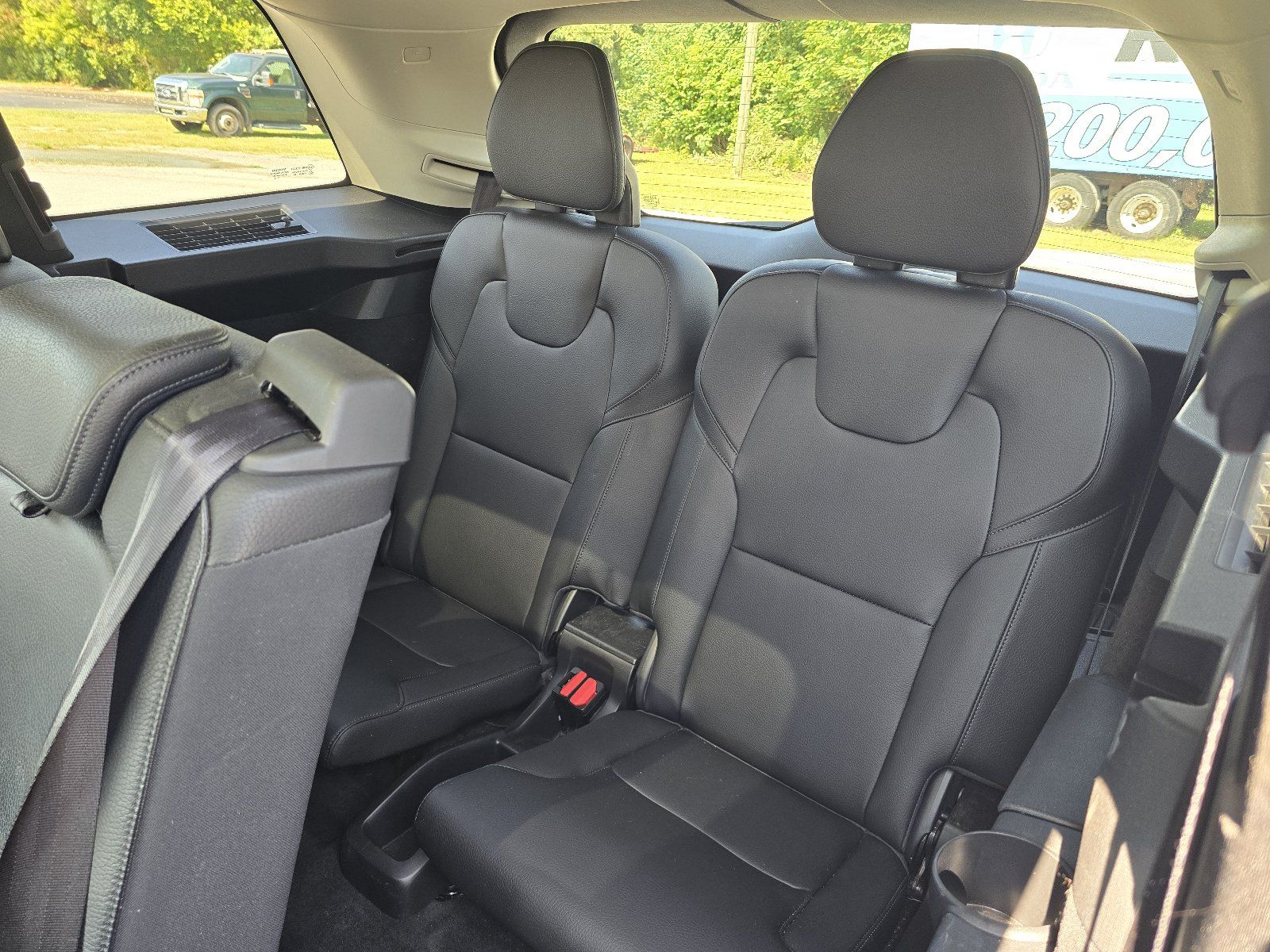 Used 2017 Volvo XC90 T6 Momentum w/ Vision Package AWD/4WD image 12