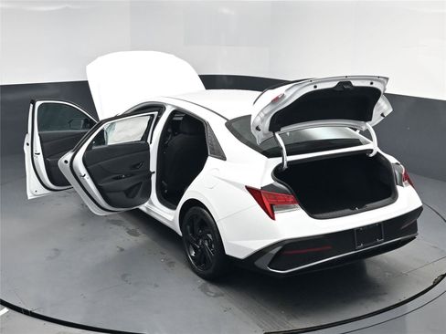 New 2026 Hyundai Elantra Sport image 25