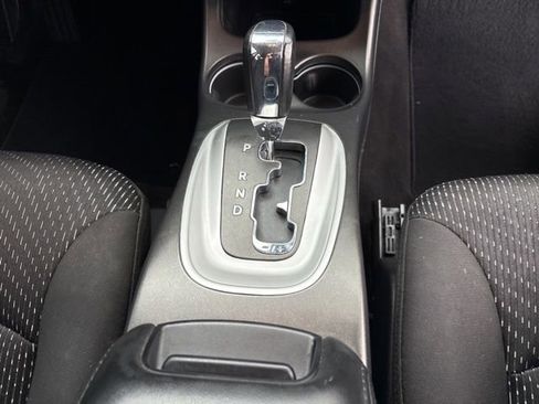 Used 2018 Dodge Journey SE w/ Blacktop Package FWD image 9