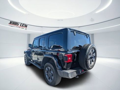 Used 2018 Jeep Wrangler Unlimited Sahara image 5