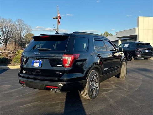 Used 2018 Ford Explorer Sport w/ Equipment Group 401A image 7
