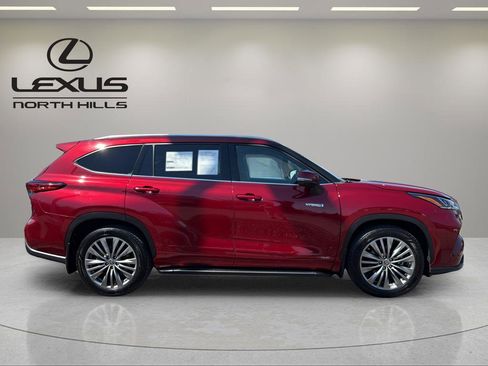 Used 2021 Toyota Highlander Platinum image 5