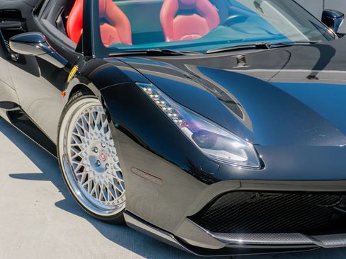 Used 2018 Ferrari 488 Spider RWD image 33
