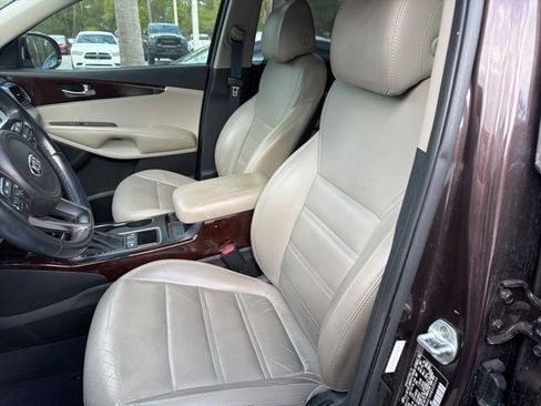Used 2017 Kia Sorento EX w/ EX Premium Package image 2