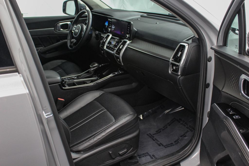 Used 2023 Kia Sorento SX AWD/4WD image 18
