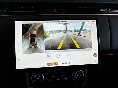 Used 2022 Land Rover Range Rover SE AWD/4WD image 15